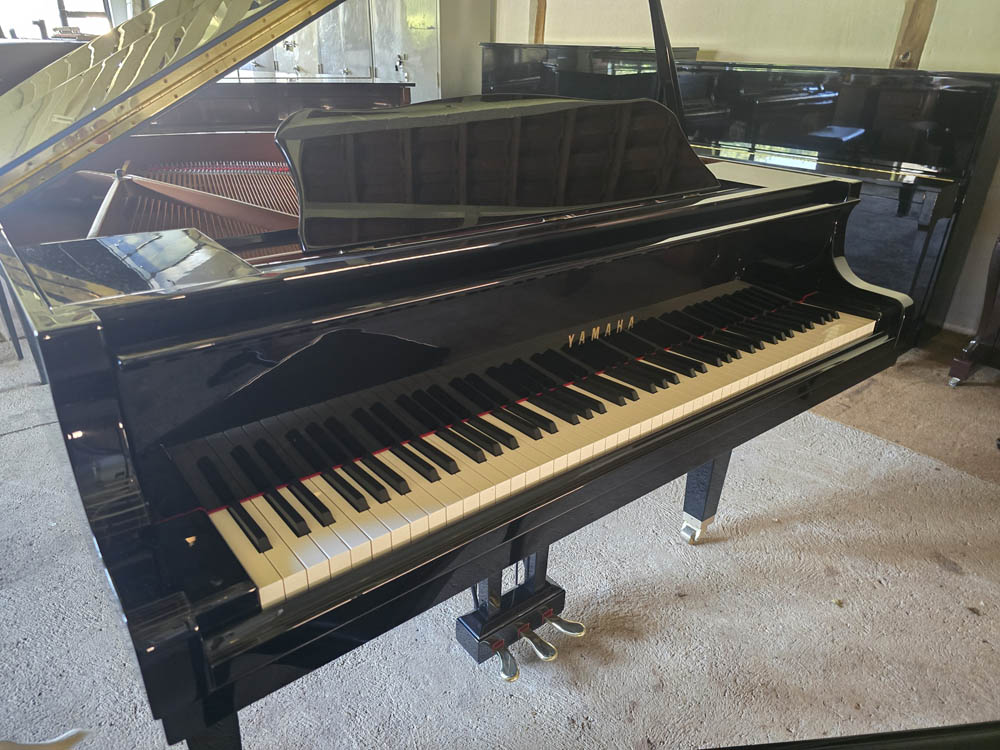 Yamaha Grand Piano J2322036