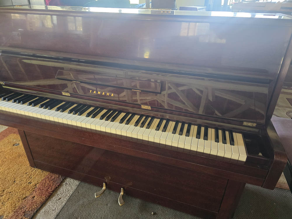 Yamaha Upright Piano 6211122