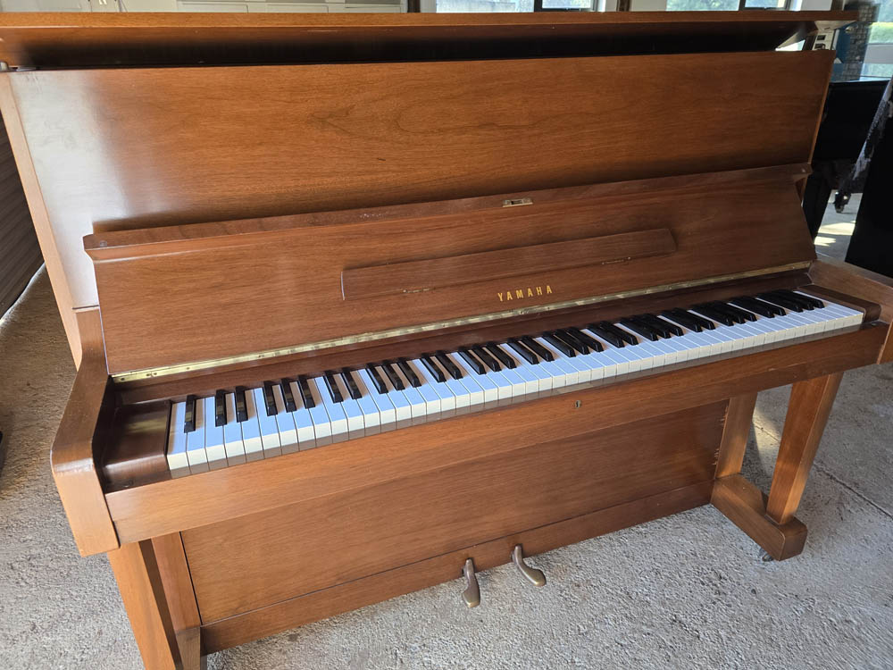 Yamaha Upright Piano D1210322